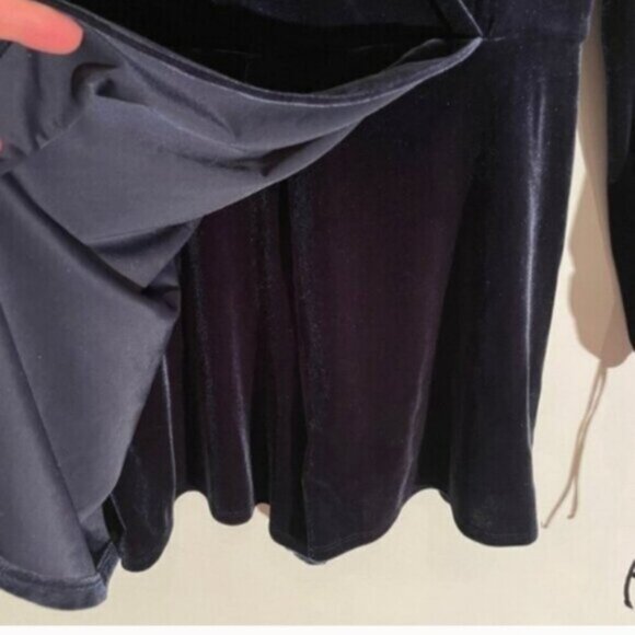 URBAN OUTFITTERS- Surplice Velvet Romper Skort Jumper in Indigo- M - Picture 13 of 16